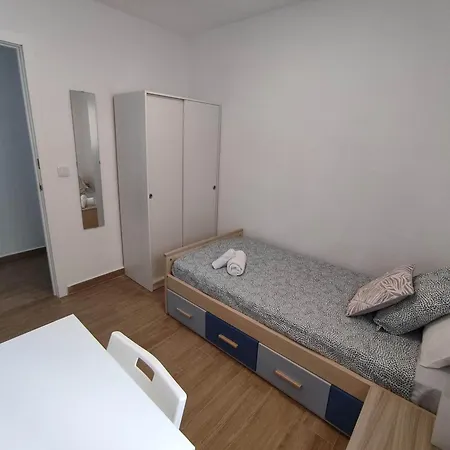 Puerta De La Caleta Apartment *